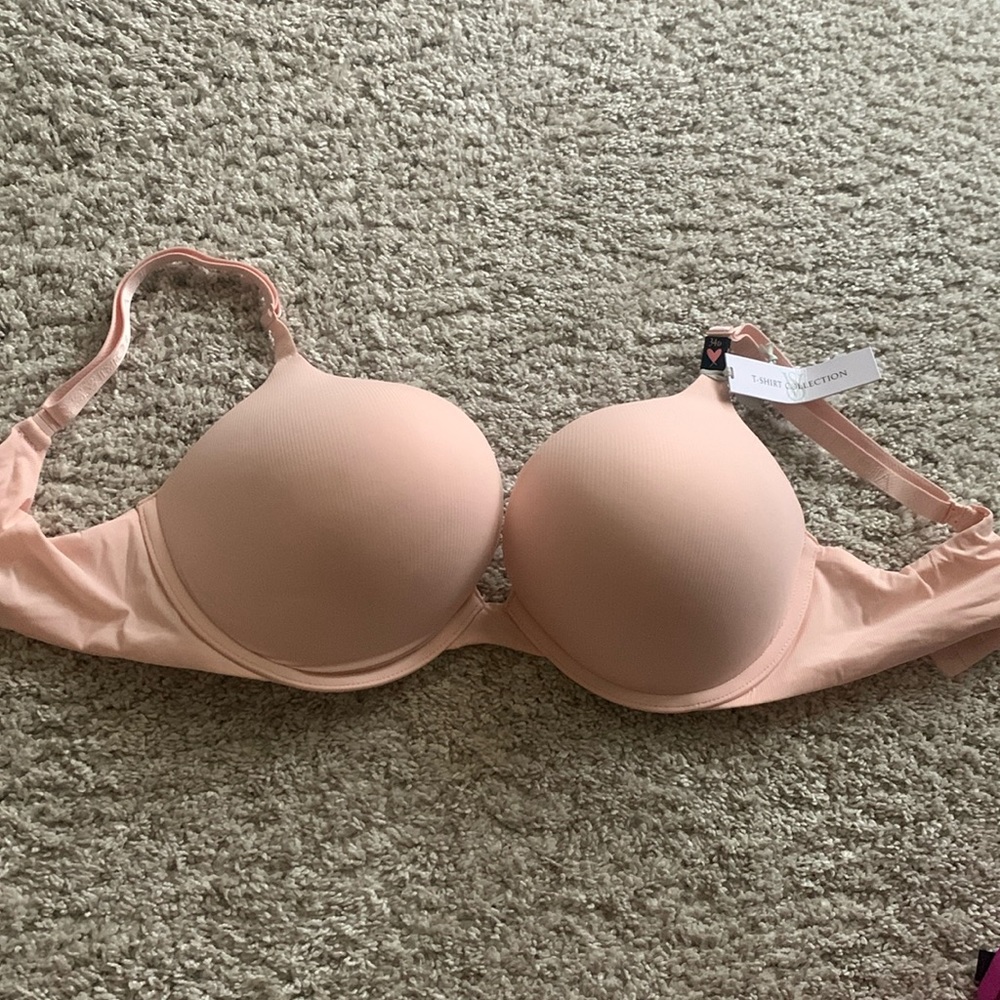 NWT Victoria’s Secret padded bra. Size 34D